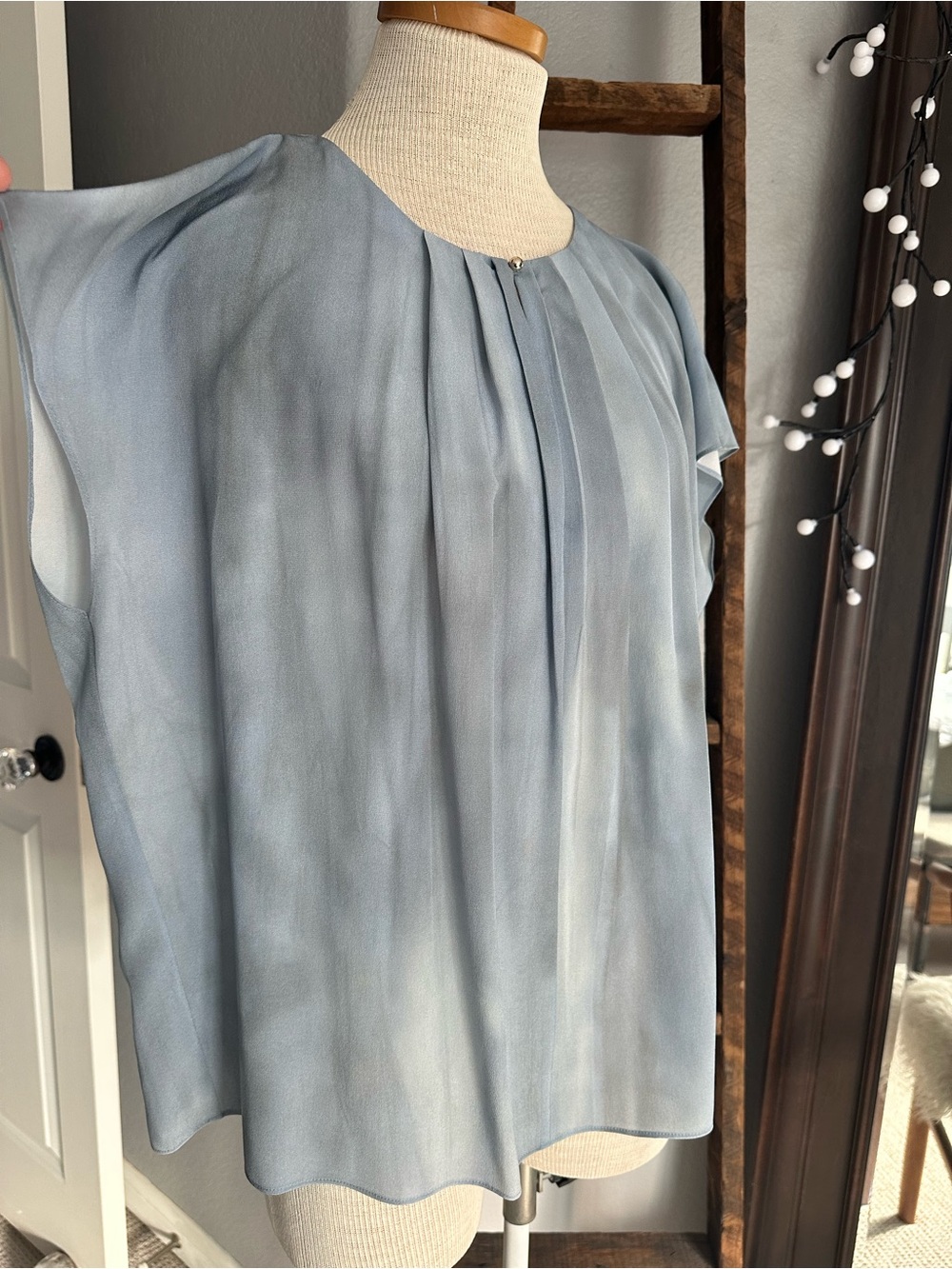 Vince sky blue pleated 100% silk blouse NWT, size large - Picture 5 of 14